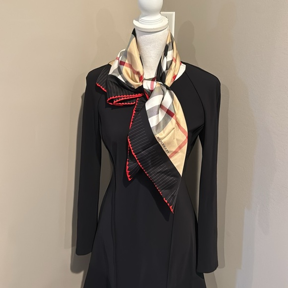 Burberry 34” square silk nova check scarf - Picture 14 of 14